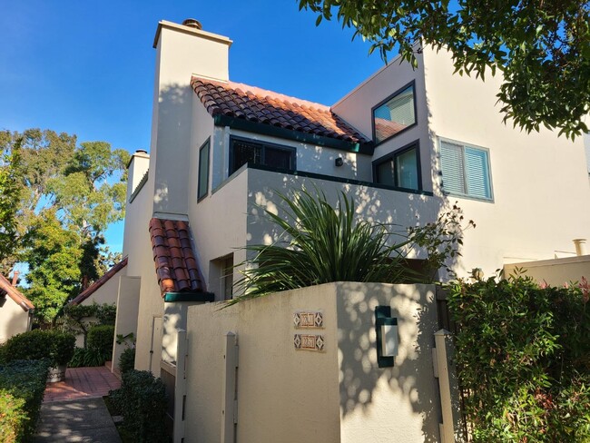 Building Photo - 2261 Armada Way