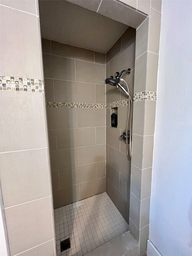 Building Photo - 814 1/2 W 21st St