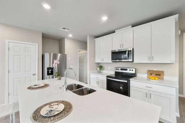 Building Photo - 726 Legacy Dr