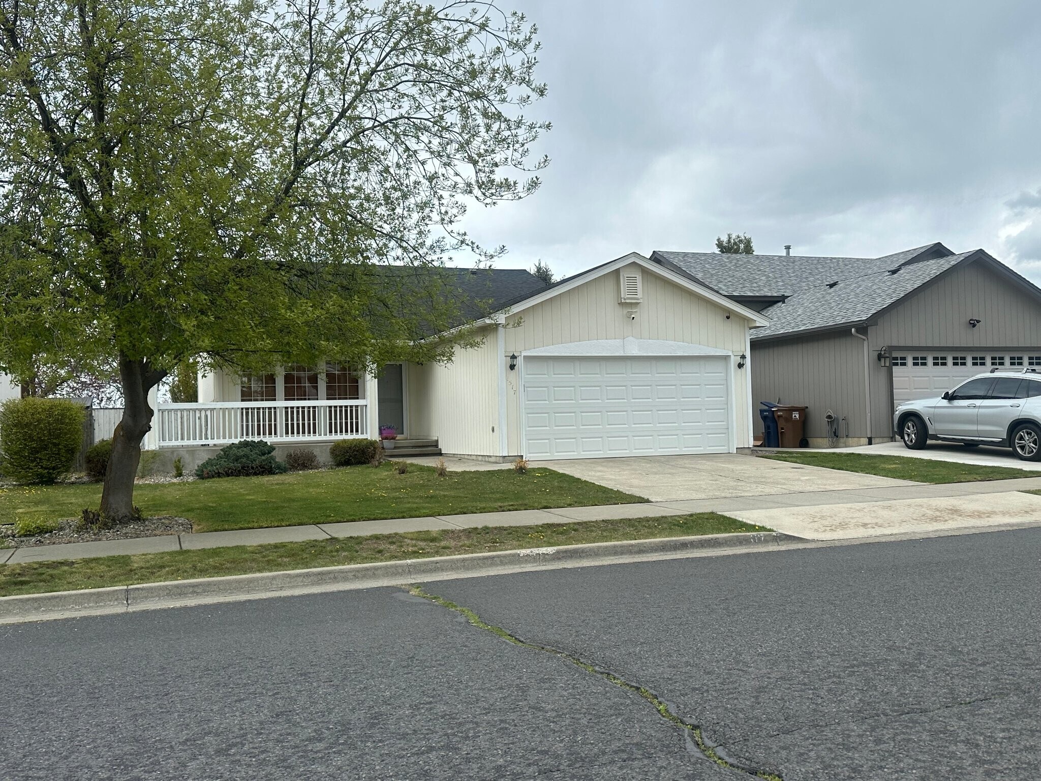 Building Photo - 1517 E Calkins Dr