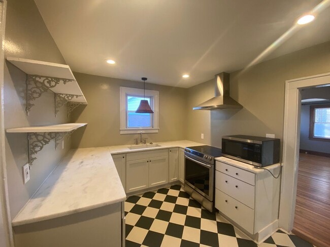 Building Photo - 1003 N 16th St