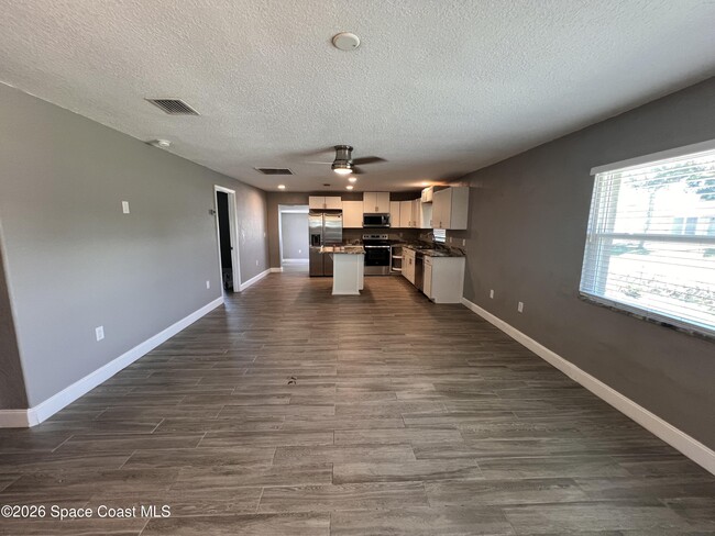 Building Photo - 741 Frisco St SE