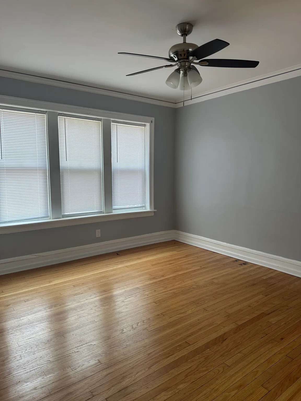 Building Photo - 2416 N Kilbourn Ave