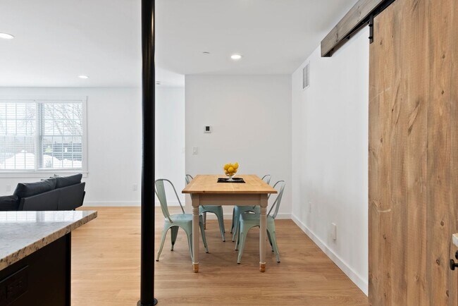 Building Photo - 179 Butternut St