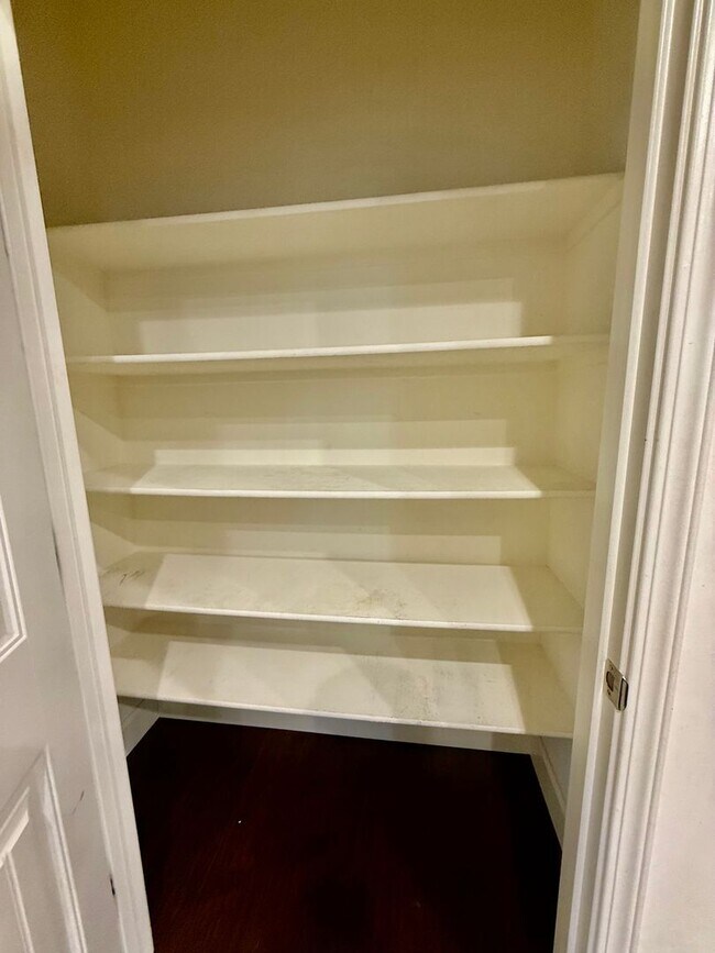 Building Photo - 3 bed plus den patio home