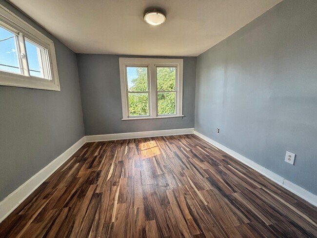 Building Photo - 448 E Woodrow Ave
