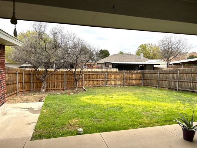Building Photo - 3570 Grandview Dr
