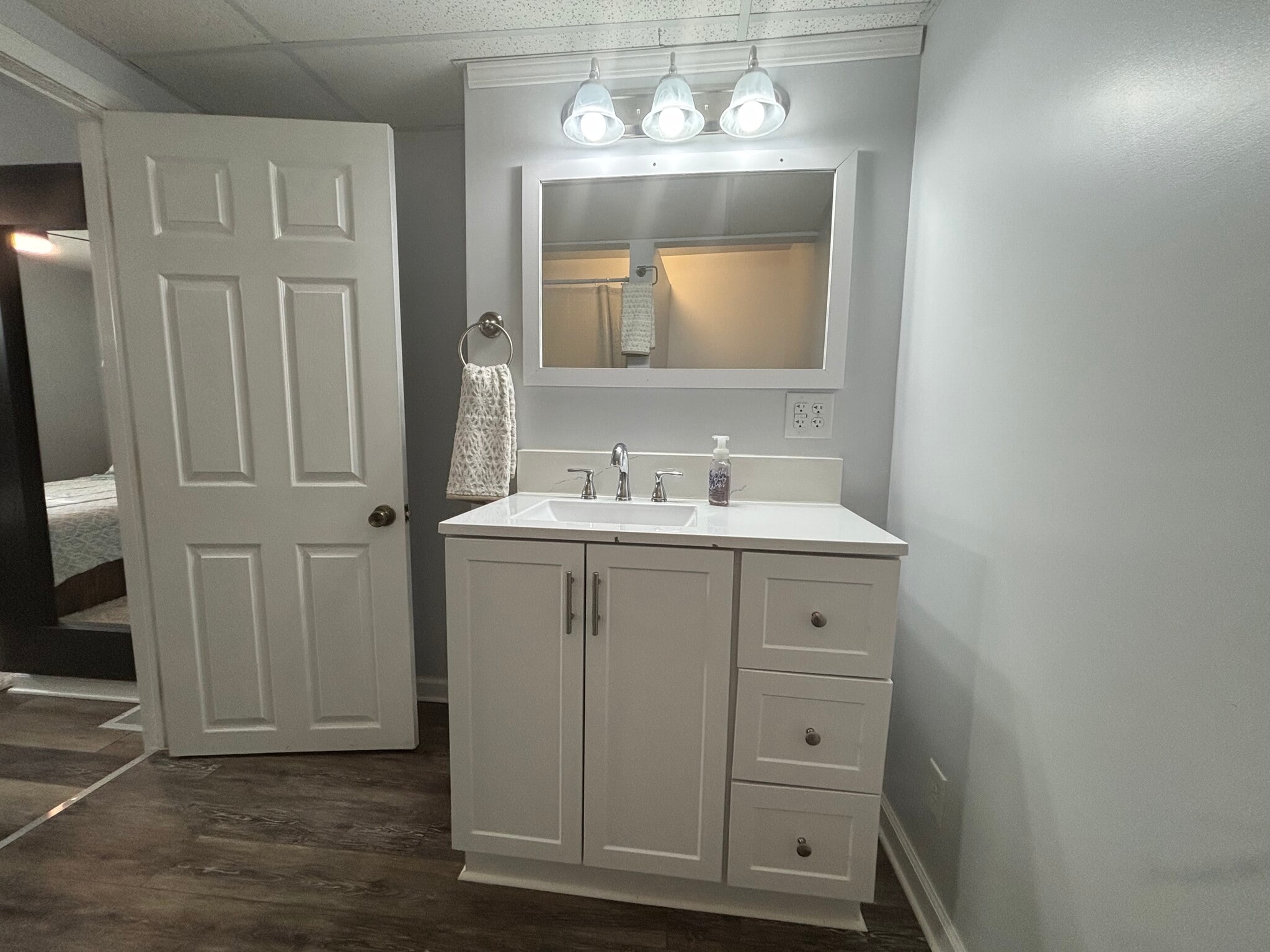 Building Photo - 340 W 26th St