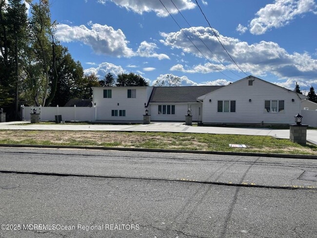 Primary Photo - 404 Deal Rd