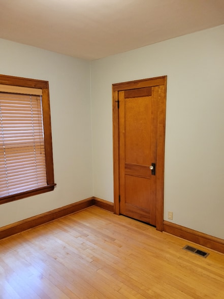 Building Photo - 4409 Nokomis Ave