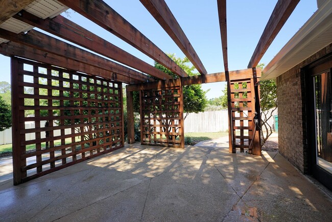 Building Photo - Silver Oaks Community