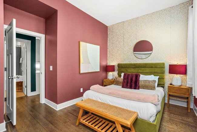 Building Photo - 4 BEDROOM, 5 BATH, 2-CAR GARAGE-