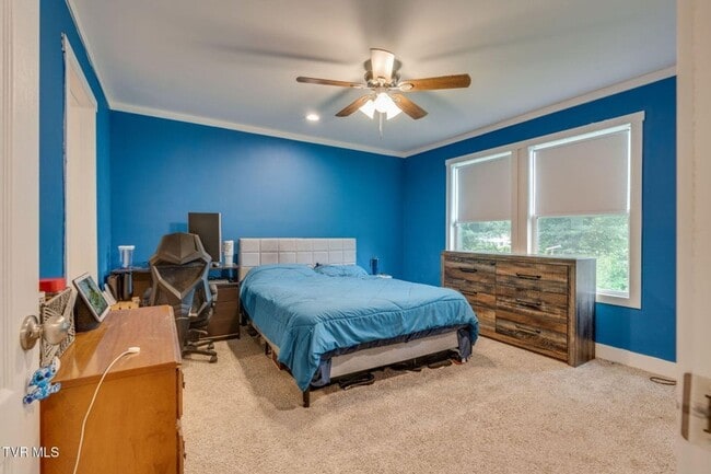 Building Photo - Very nice home located less than 5 minutes...