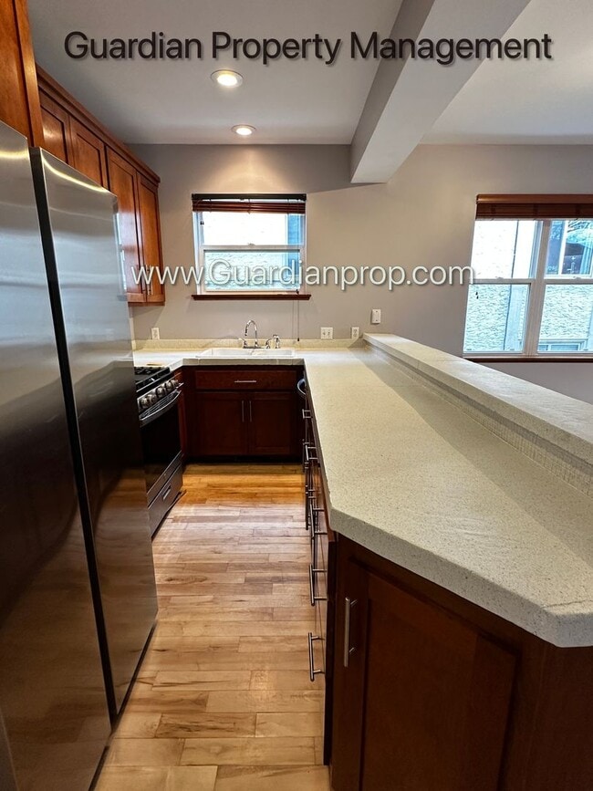 Building Photo - Spacious Uptown Side By Side, Dishwasher, ...