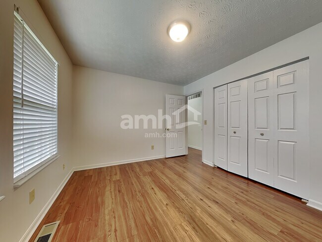 Building Photo - 2580 Evergreen Dr
