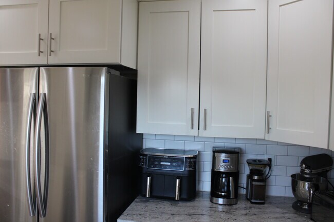 Building Photo - 5039 W Clayton Rd