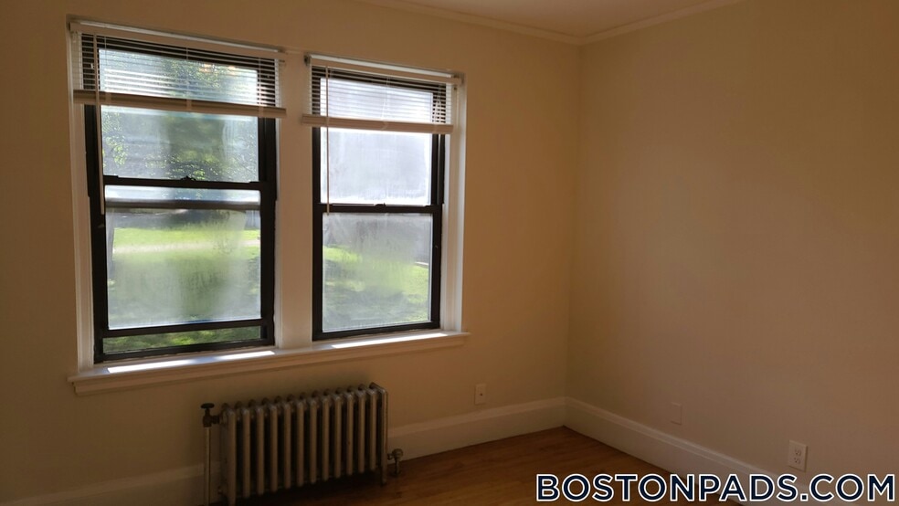 Building Photo - 349 Pleasant St