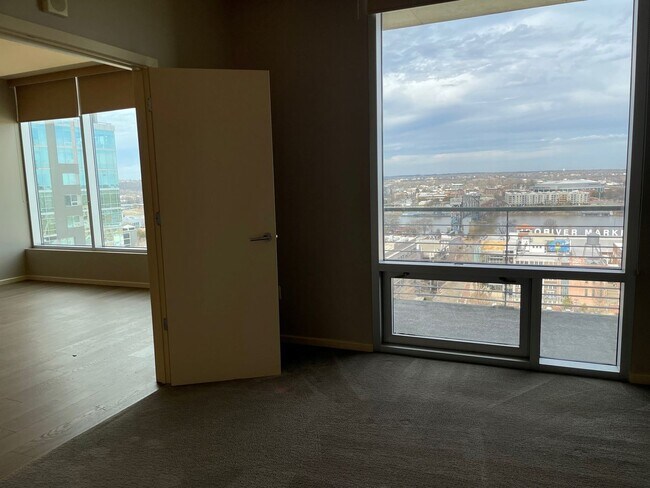 Building Photo - River Market Tower - Unit 1302
