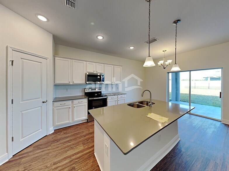 Building Photo - 1336 Mount Logan Dr