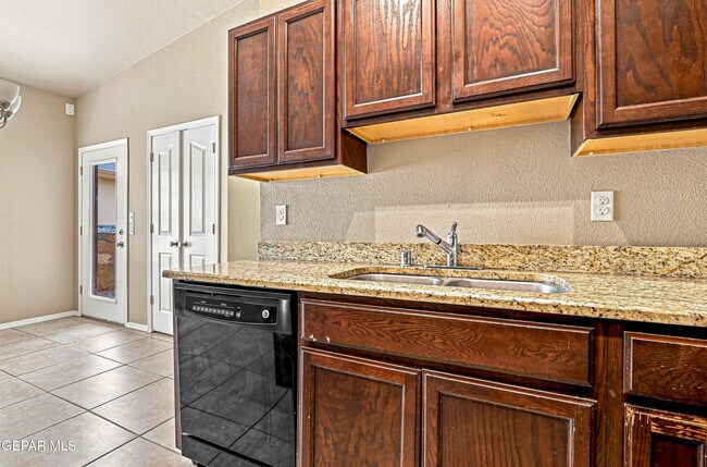 Building Photo - 7008 Faxon Dr