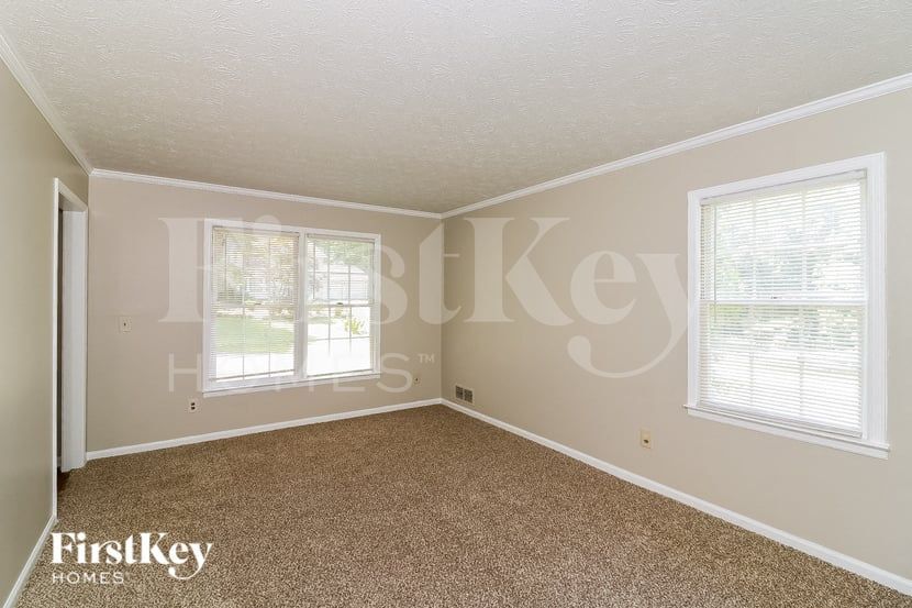 Building Photo - 632 Bralorne Dr