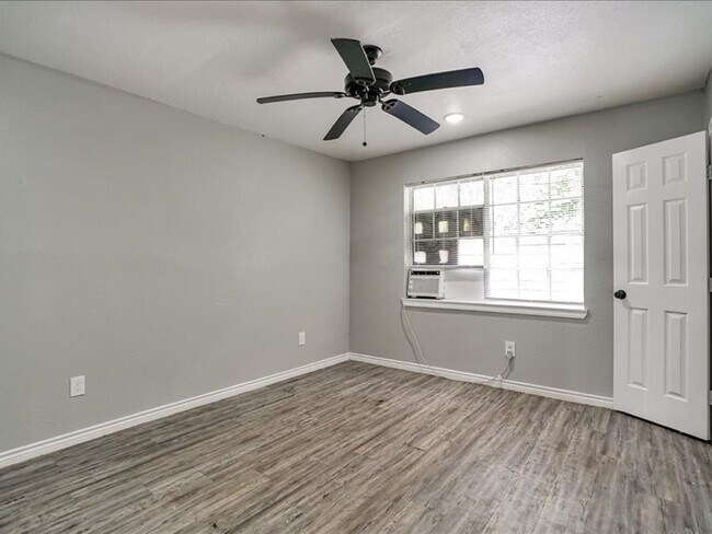 Building Photo - 5117 Lavender St