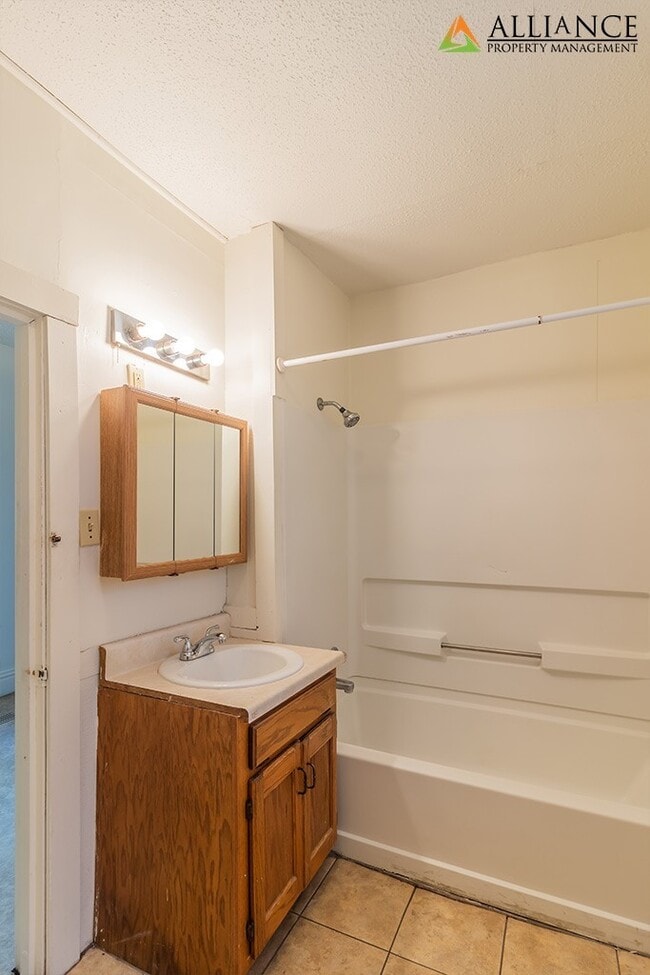 Building Photo - 711 Fremont St