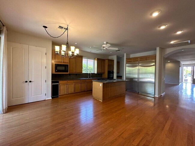 Building Photo - 40589 Palm Ct