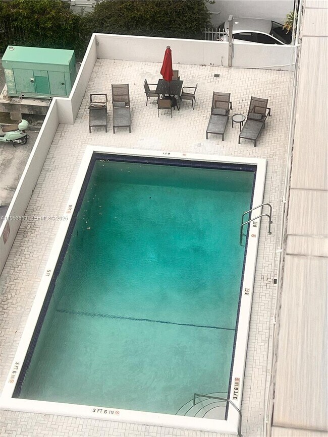 Building Photo - 1300 Lincoln Rd