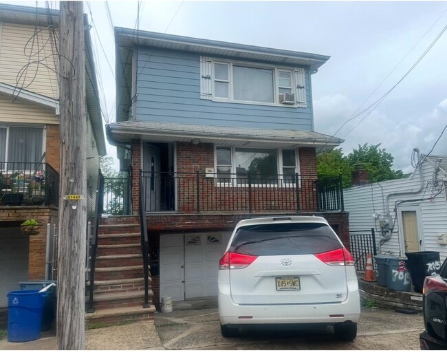 Primary Photo - 7015 Grand Ave