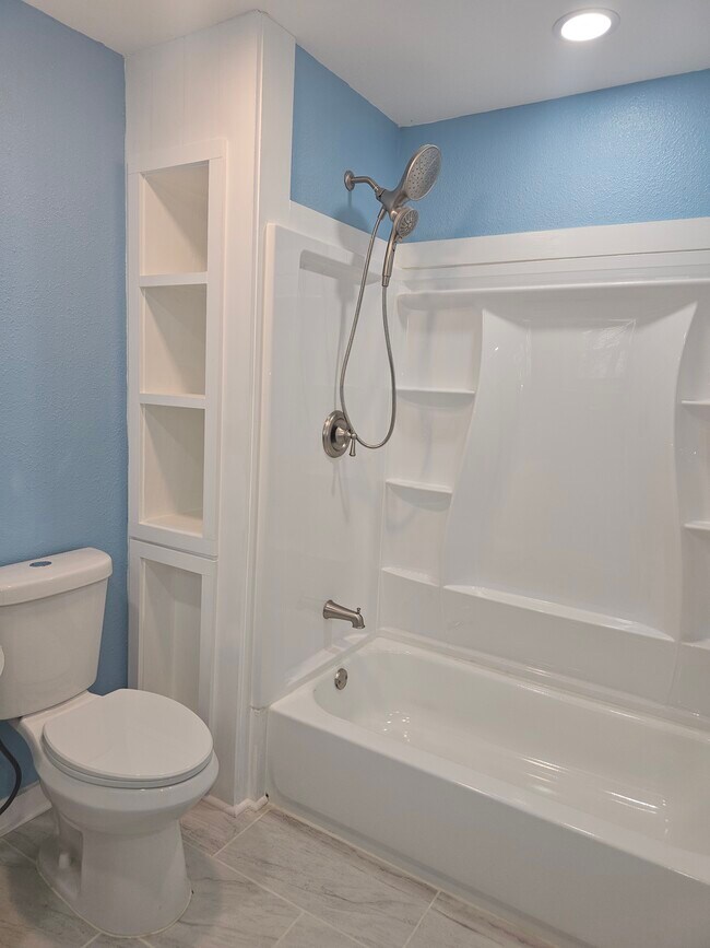 Building Photo - 505 S Magnolia St