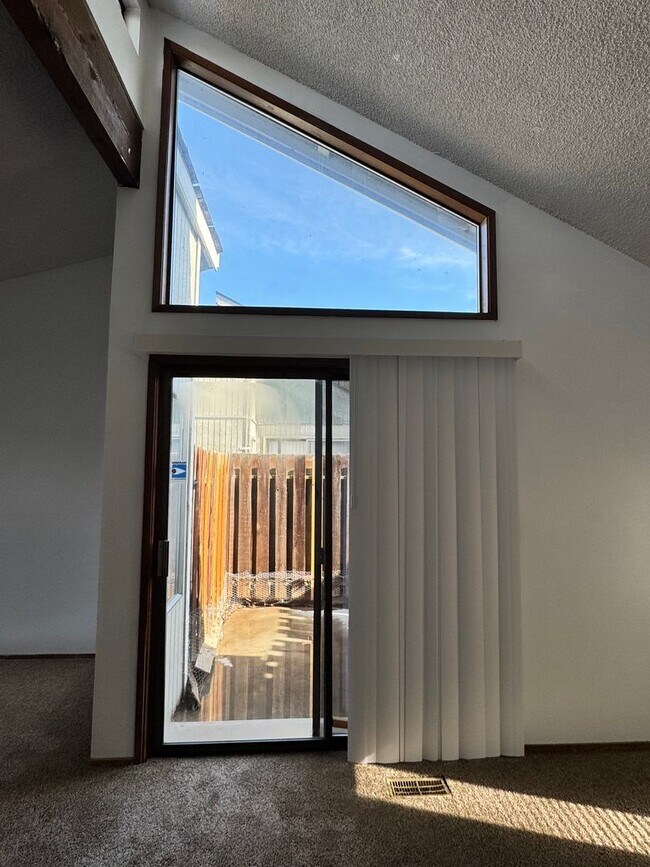 Building Photo - W801