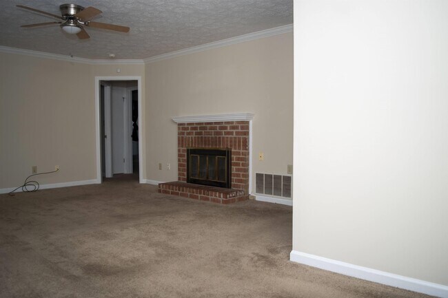 Building Photo - 1615 Woodmere Loop