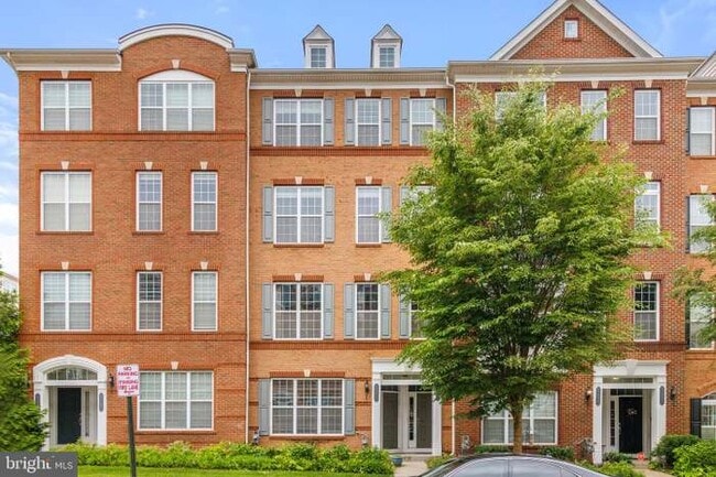 Building Photo - 43097 Thoroughfare Gap Terrace