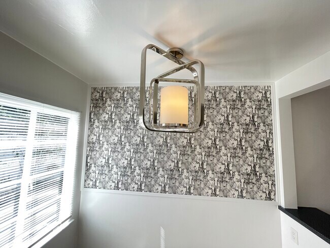 Building Photo - 11672 Oxnard St