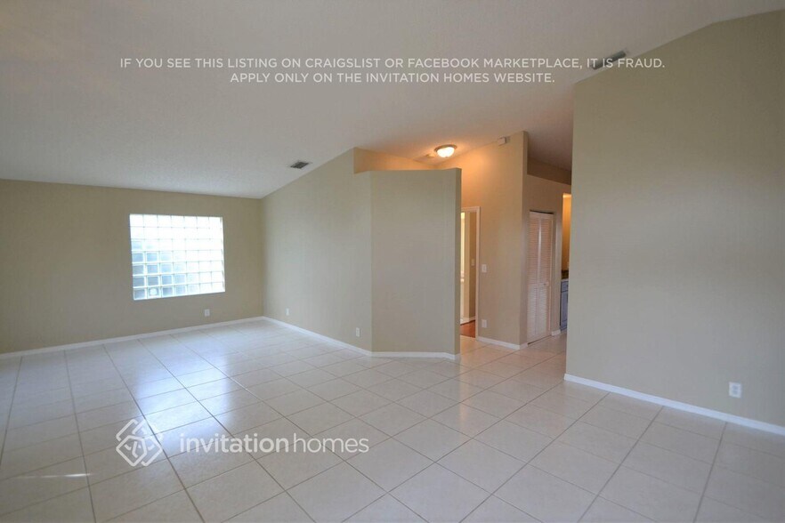 Building Photo - 10841 SW 14th Ct