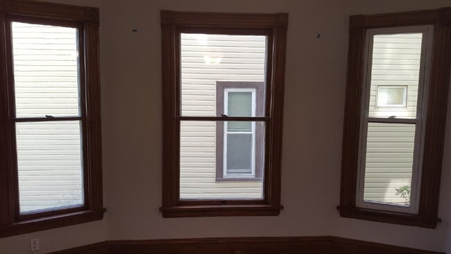 Building Photo - Charming 1-Bedroom Retreat on Colfax Ave – Your Cozy Minneapolis Haven Awaits!