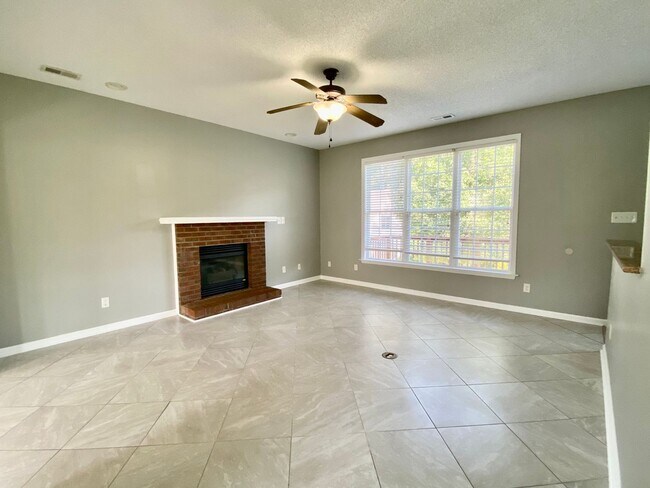 Building Photo - Beautiful 4 Bedroom Home In Hunter's Creek