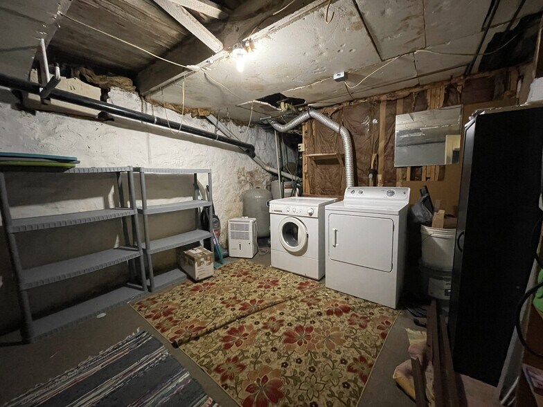 Private laundry/storage area - 139 S York Rd