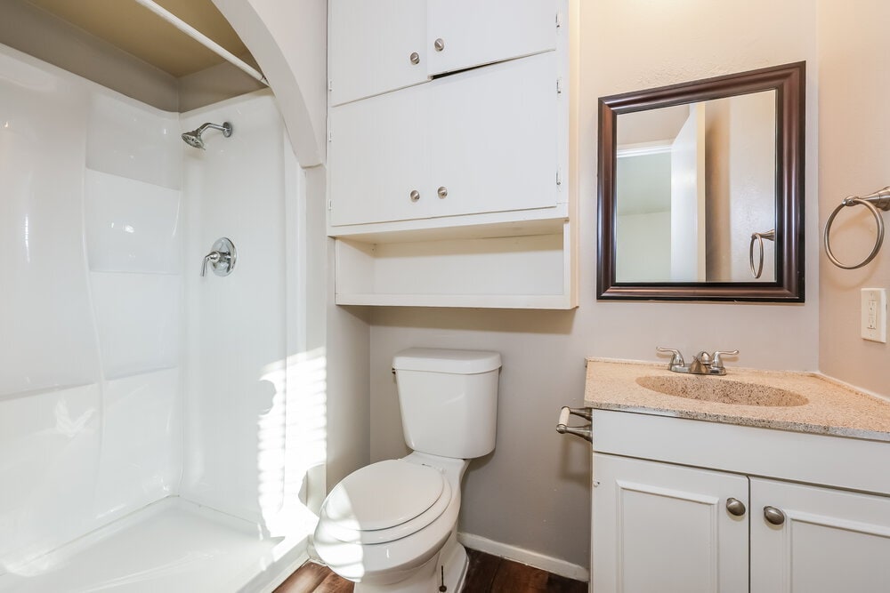 Building Photo - 3214 Greentree Dr