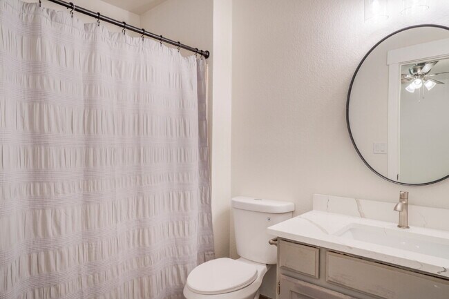 Building Photo - "Charming Newly Remodeled 4-Bed Oasis Touc...