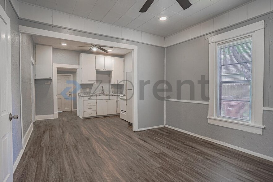 Building Photo - 1006 S Throckmorton St