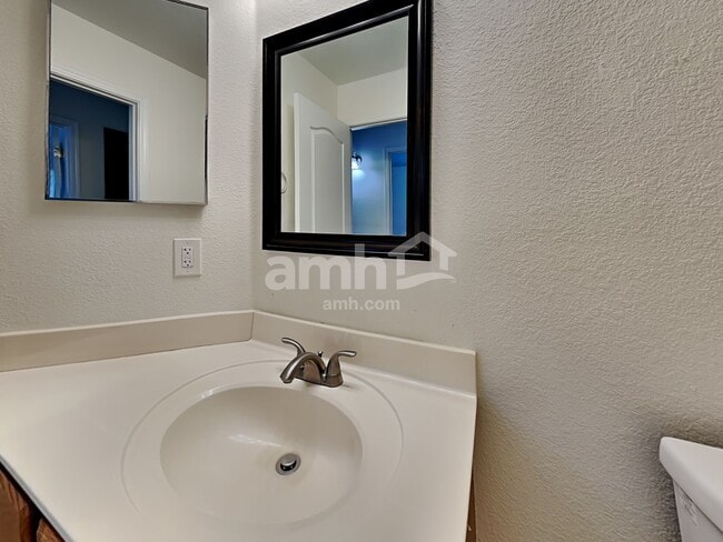 Building Photo - 15848 W Linden St