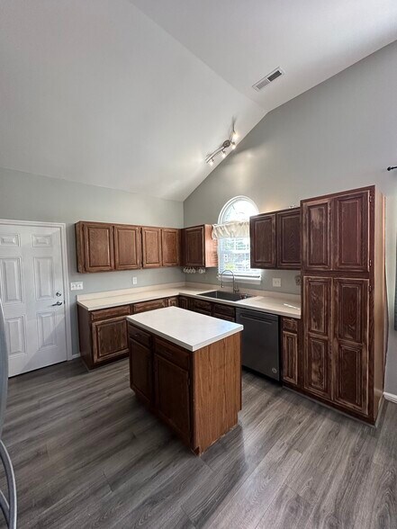 Building Photo - 121 Candleberry Cir