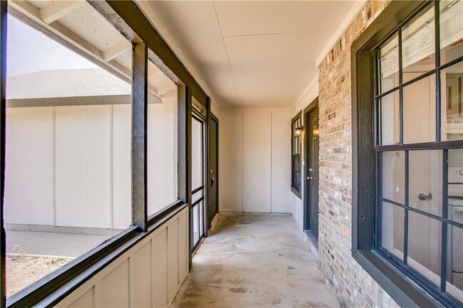 Building Photo - 12407 Tree Line Dr