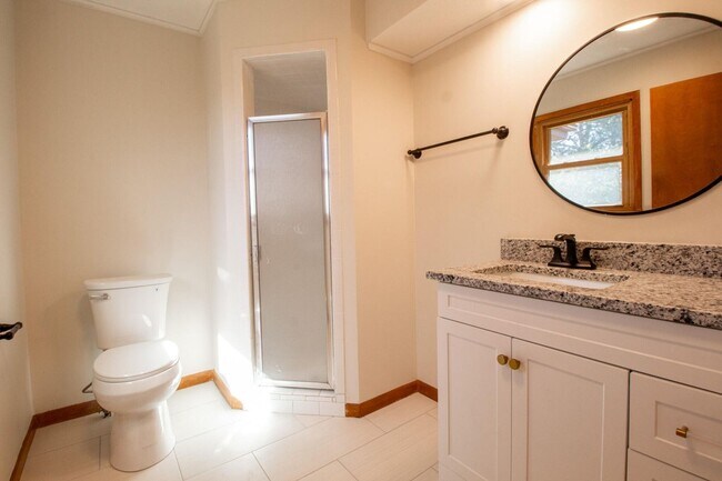 Building Photo - 4 Bed 3 Bath 2 Car Garage-1/2 off 1st Mont...
