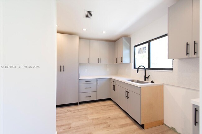 Building Photo - 764 NW 36th Ave