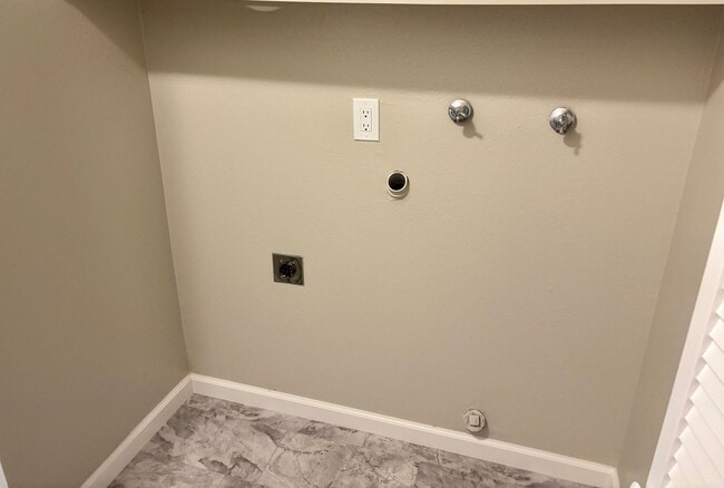 Building Photo - CUTE AS A BUG!  Super private Eldorado Hil...