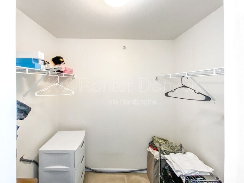 Building Photo - 9481 Mansfield Ave