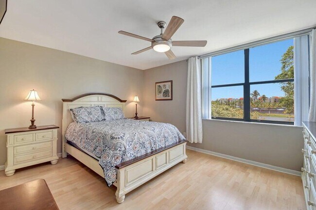 Building Photo - 950 Lavers Cir